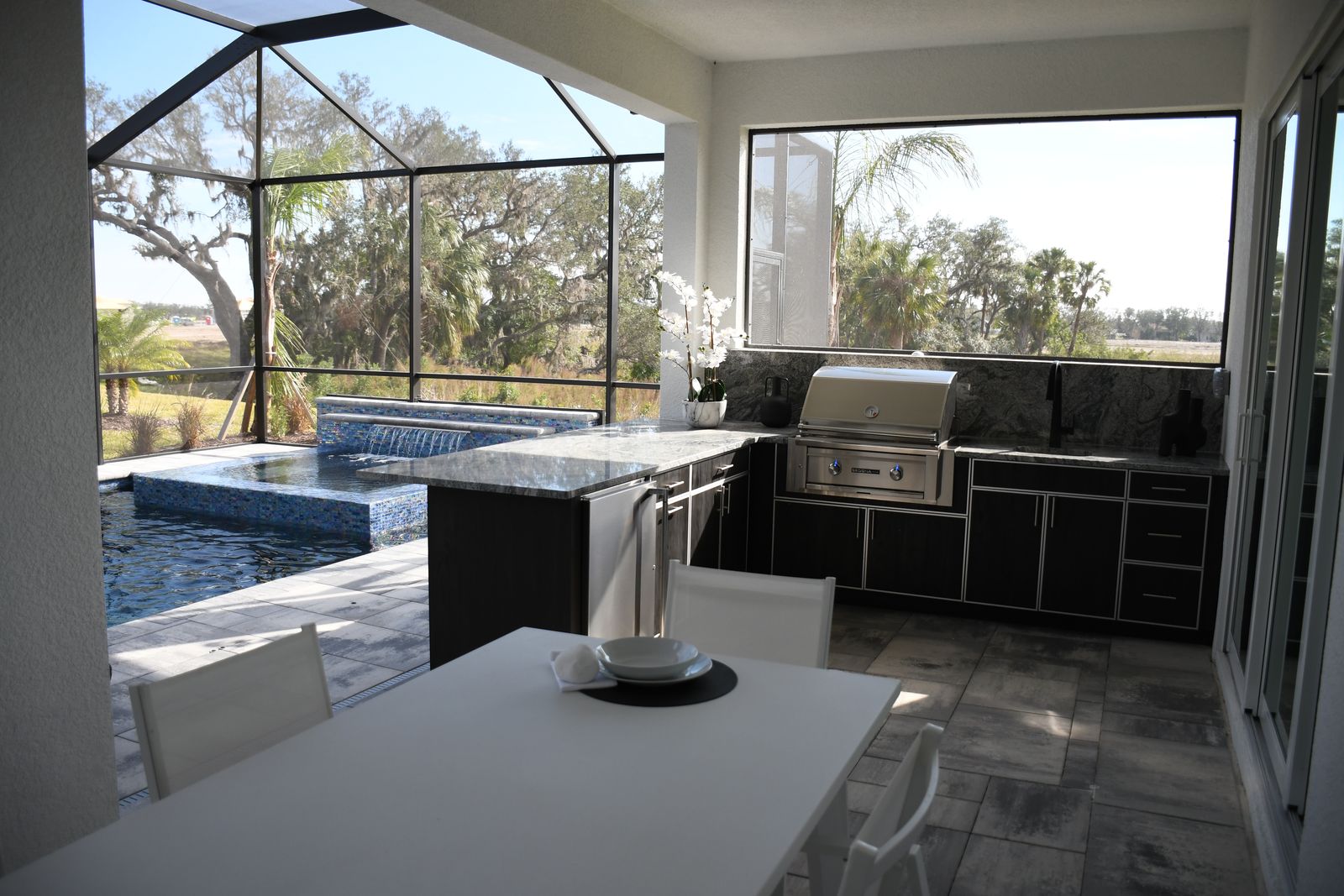 Modern Lanai Kitchen Retreat